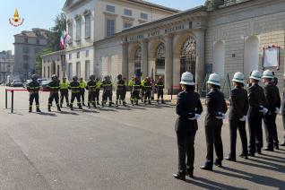 Lo schieramento di fornte al PAC dove scoppiò l'autobomba di Cosa Nostra