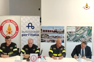 il momento della firma