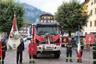 La sfilata per i 140 anni dei volontari e i 30 del distaccamento permanente di Cortina