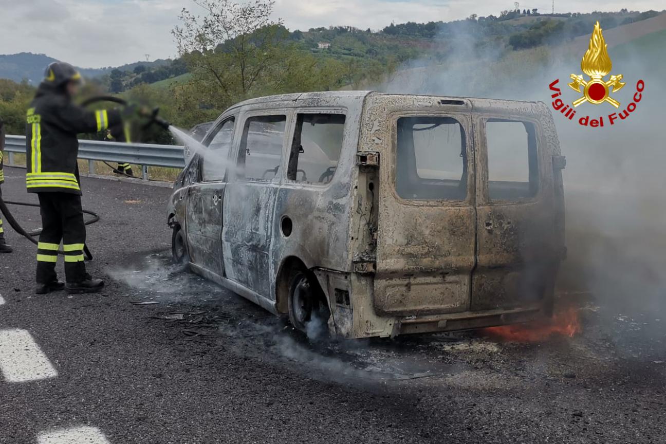 incendio autovettura