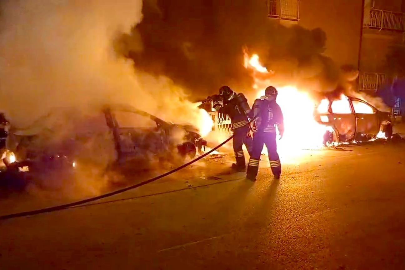 Auto in fiamme Solofra.