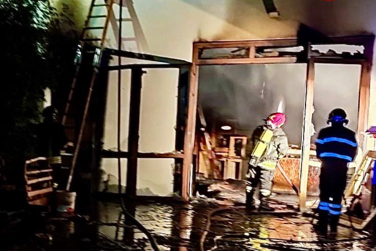 Incendio falegnameria a Linguaglossa CT 