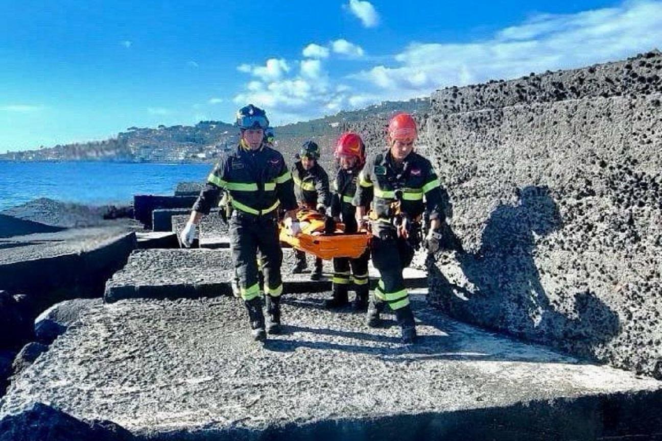 Soccorso persona a Capomulini CT