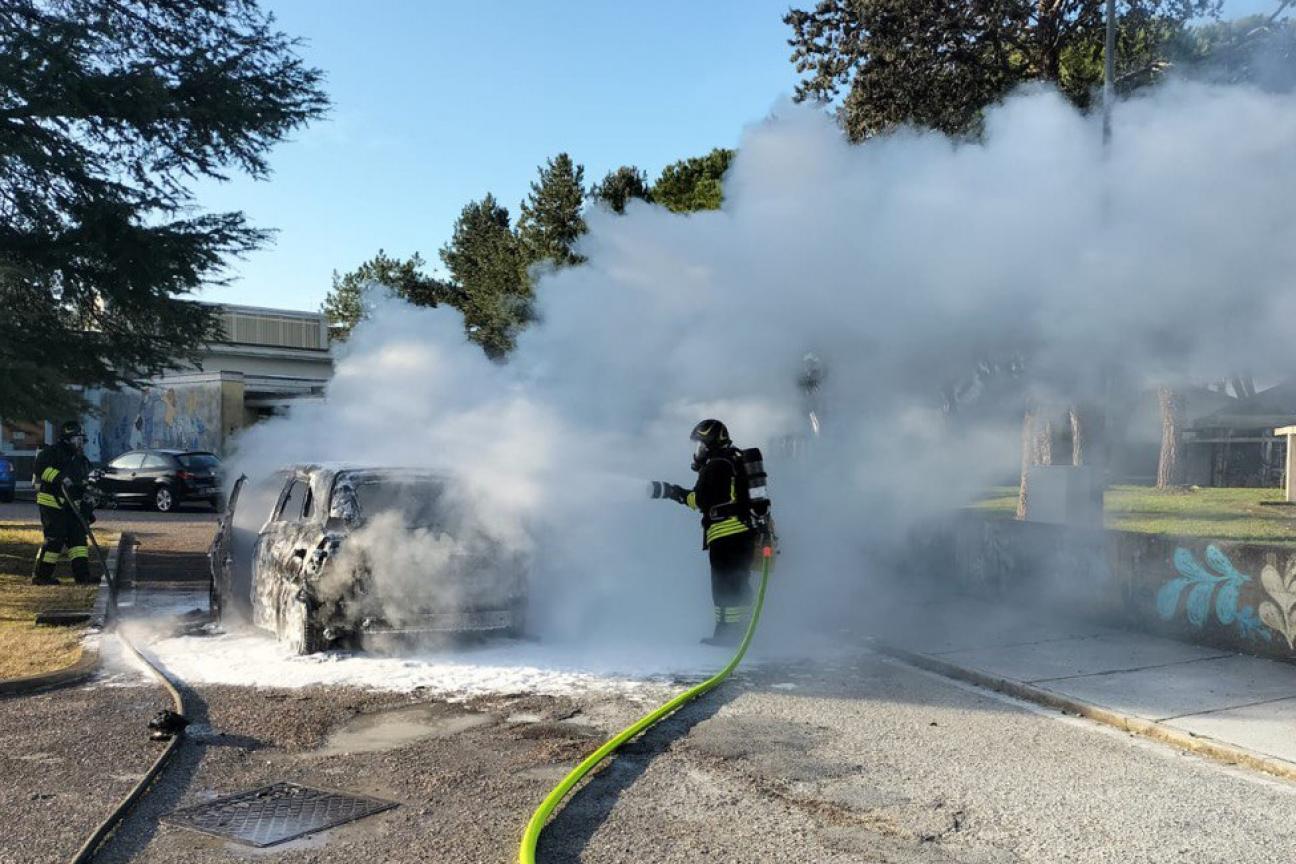 Incendio autovettura