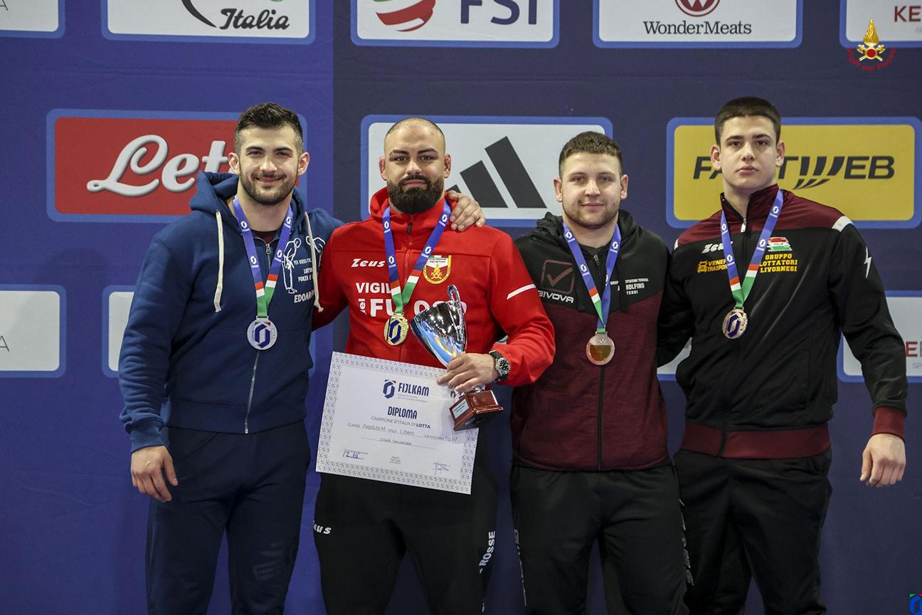 Copertina lotta libera