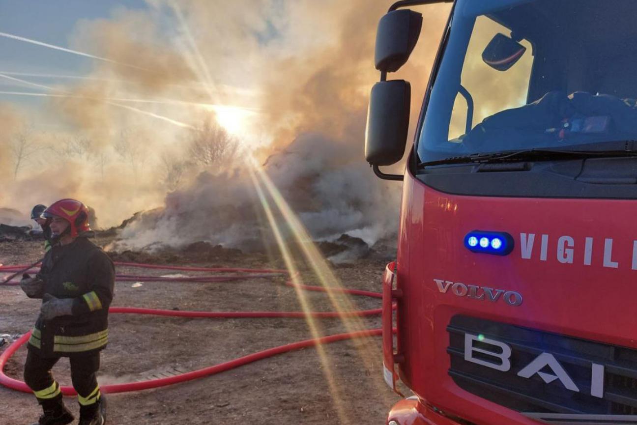 Incendio rotoballe