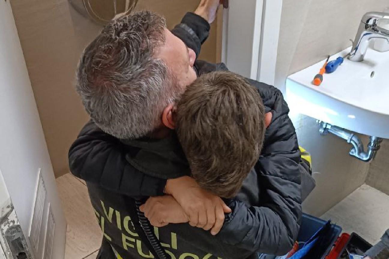 Soccorso bambino rinchiuso in un bagno