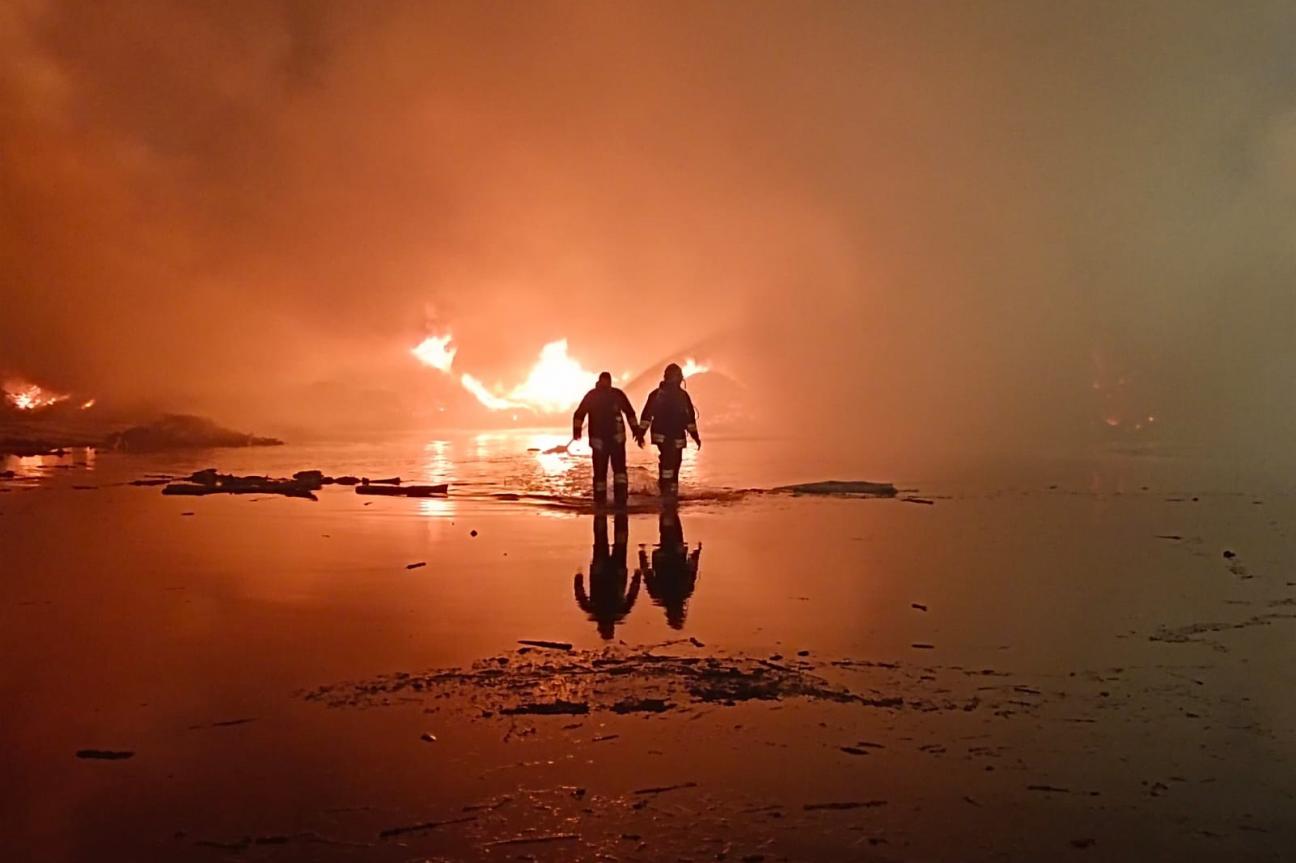 Incendio deposito scarti lavorazione