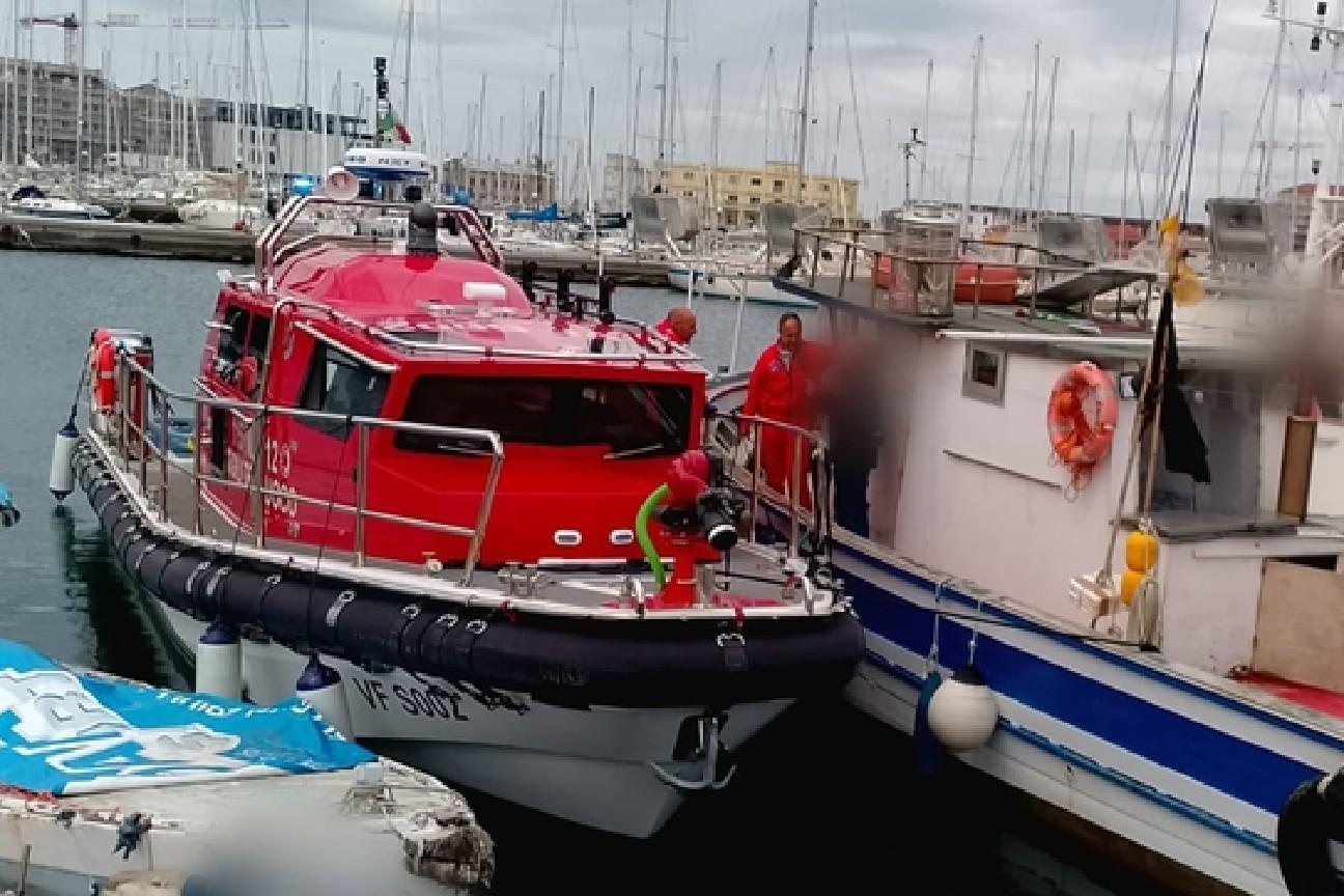 Svuotamento peschereccio 