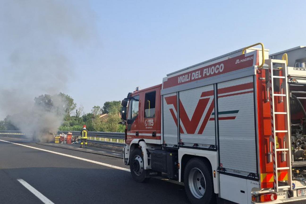 Incendio furgone A28