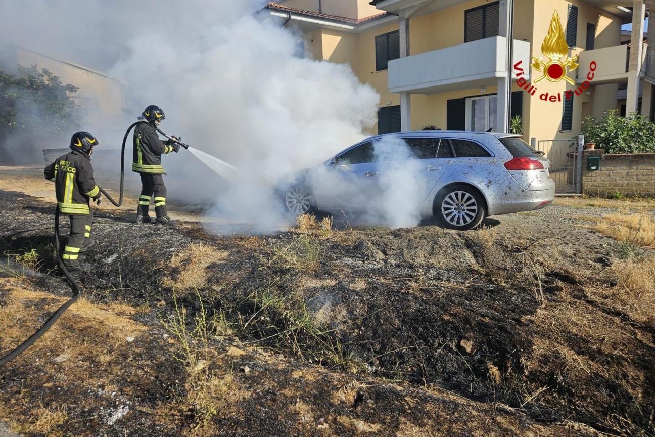 Incendio autovettura