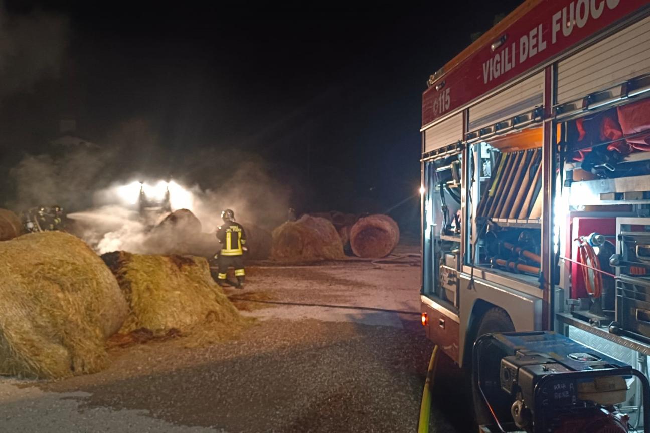 Incendio rotoballe
