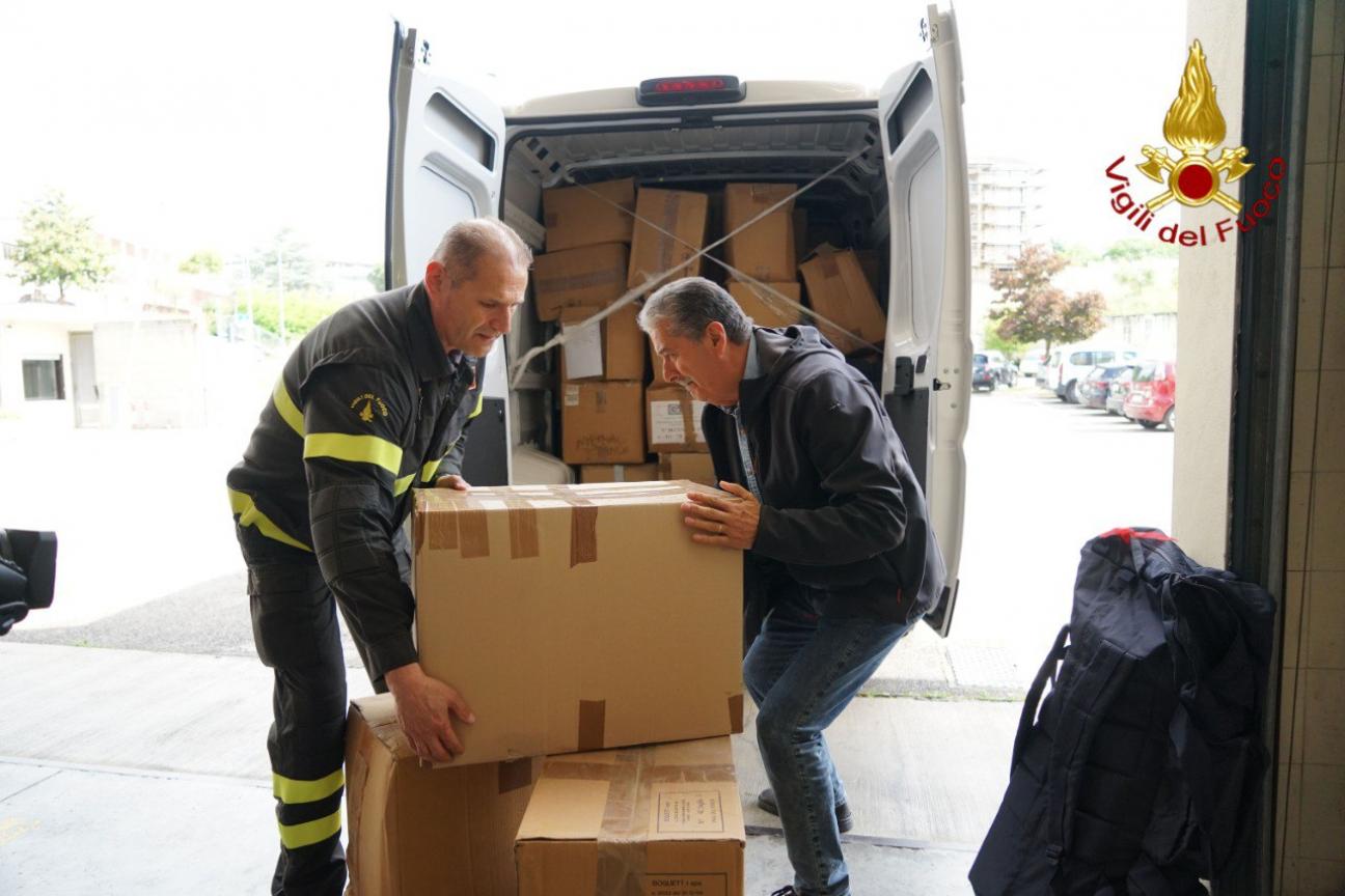DONAZIONE DI UNIFORMI OPERATIVE FUORI USO AI VIGILI DEL FUOCO DEL KOSOVO