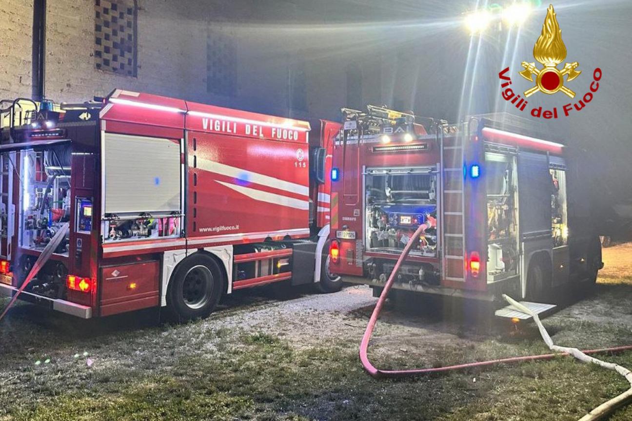 Incendio deposito agricolo