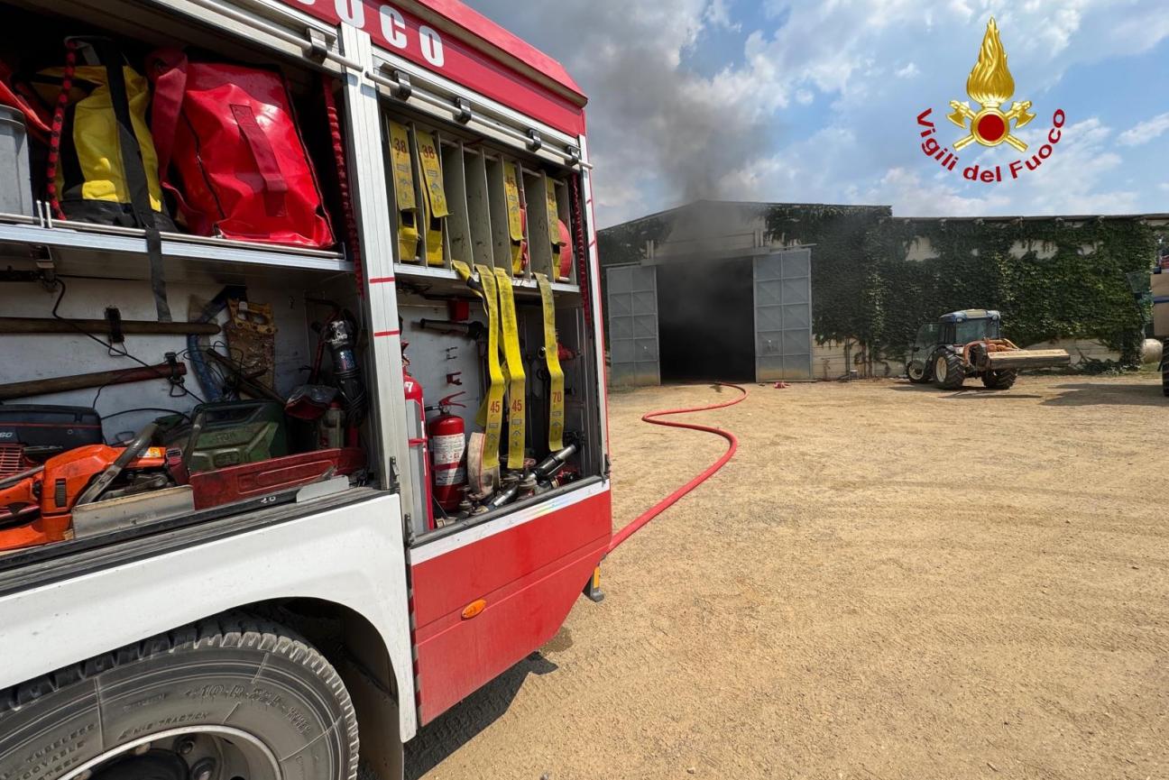 Incendio capannone agricolo