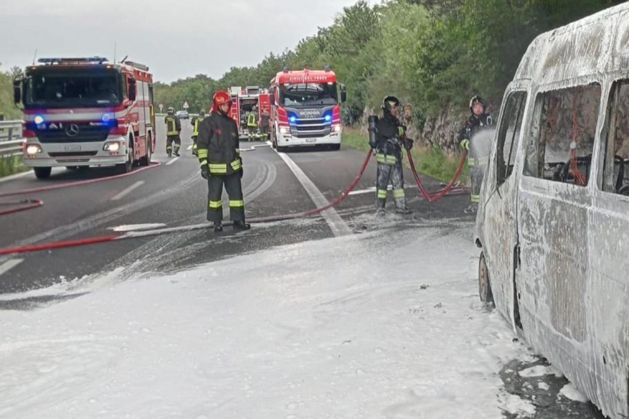 Incendio furgone
