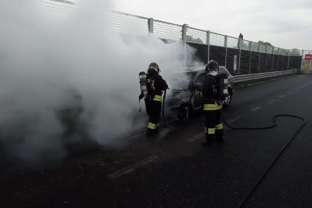 Incendio autovettura 