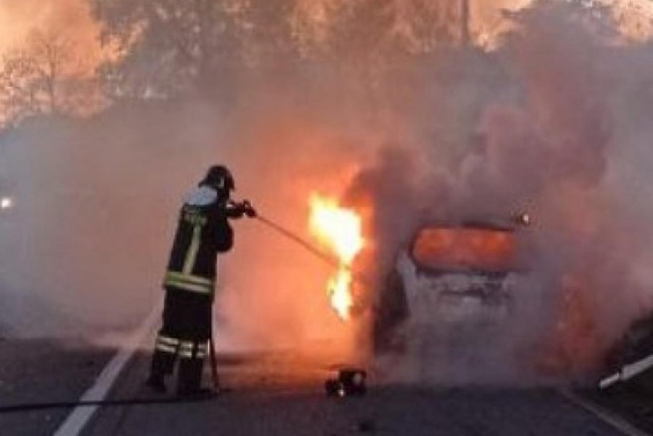 Incendio autovettura a seguito incidente stradale