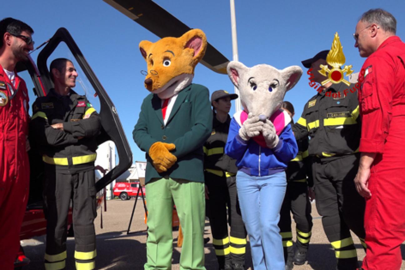 Geronimo Stilton incontra i Vigili del Fuoco e i bambini delle scuole di Cagliari Una giornata di coraggio, amicizia e fantasia nella città del sole