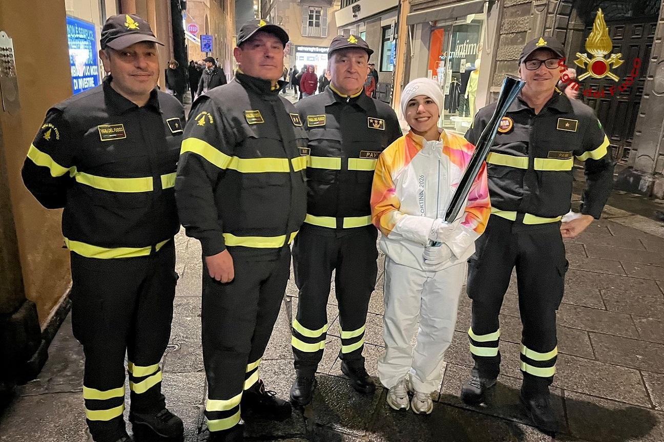 Lucrezia Magistris con il comandante VF di Pavia