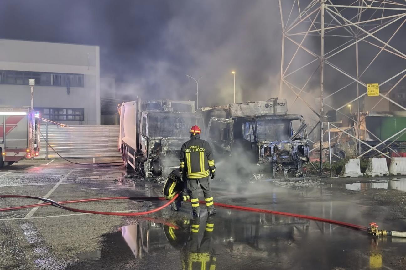 Incendio autocompattatori 