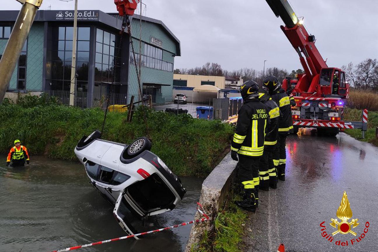 Autovettura ribaltata