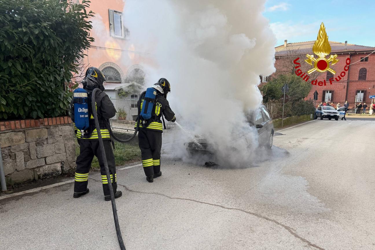 Incendio autovettura a Sigillo