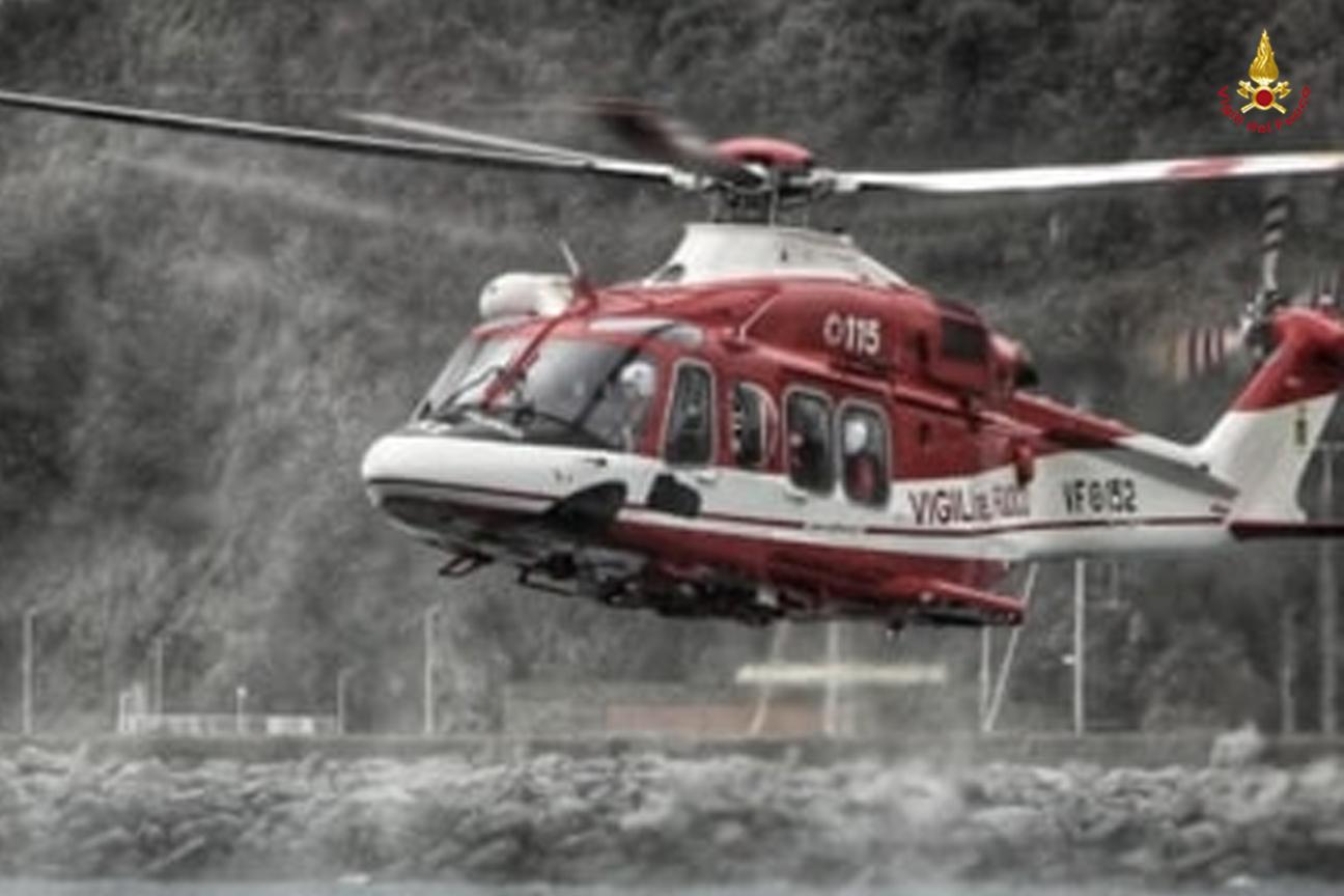 Immagine di repertorio di un elicottero Drago dei Vigili del fuoco
