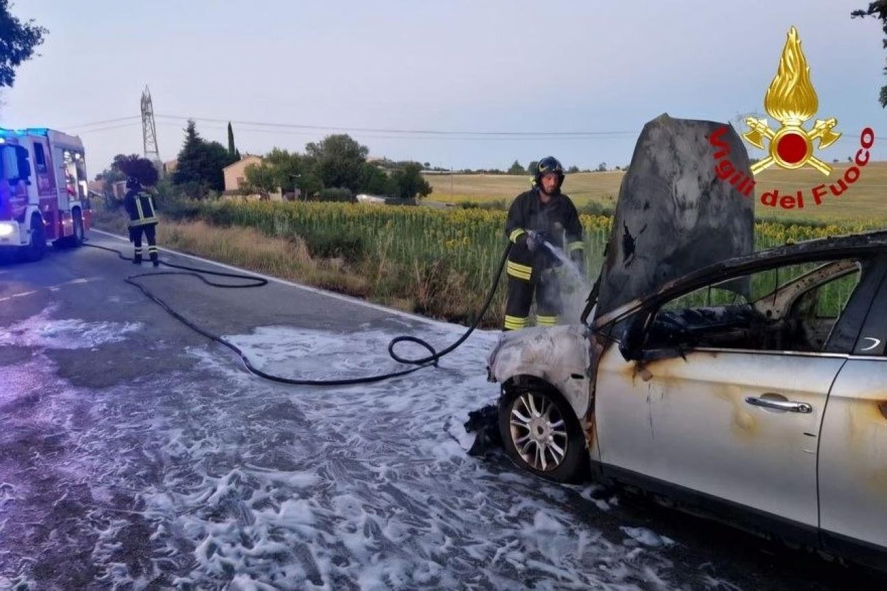 incendio autovettura