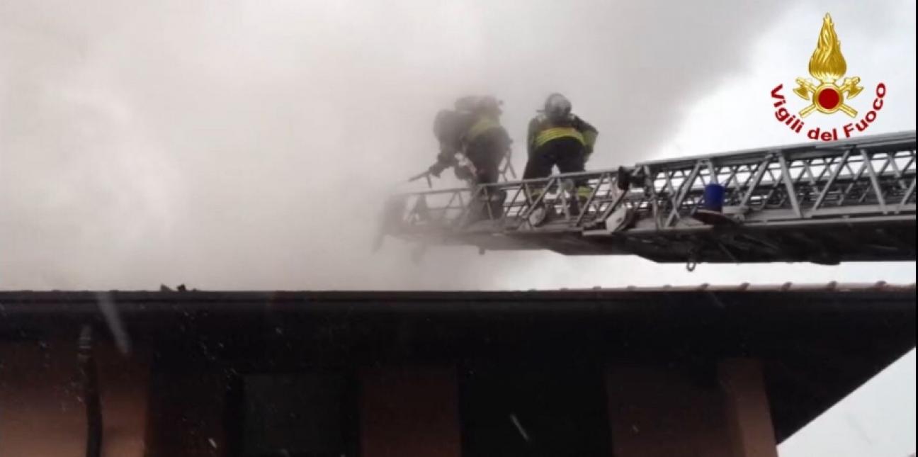 Varese, interventi in due diversi incendi nella provincia