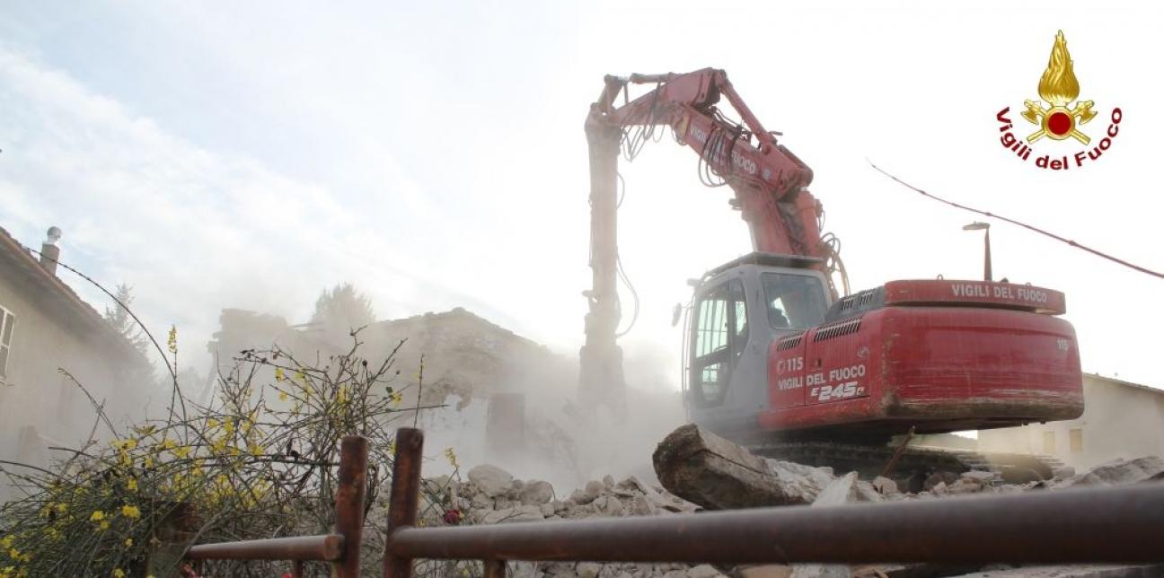 Macerata, smontaggio controllato di un'abitazione privata a Pieve Torina