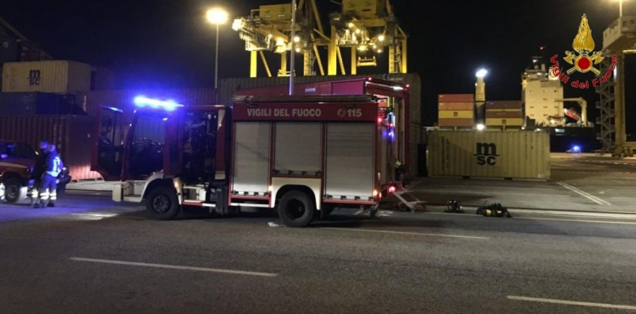 Trieste, perdita di sostanza chimica da un container nel porto