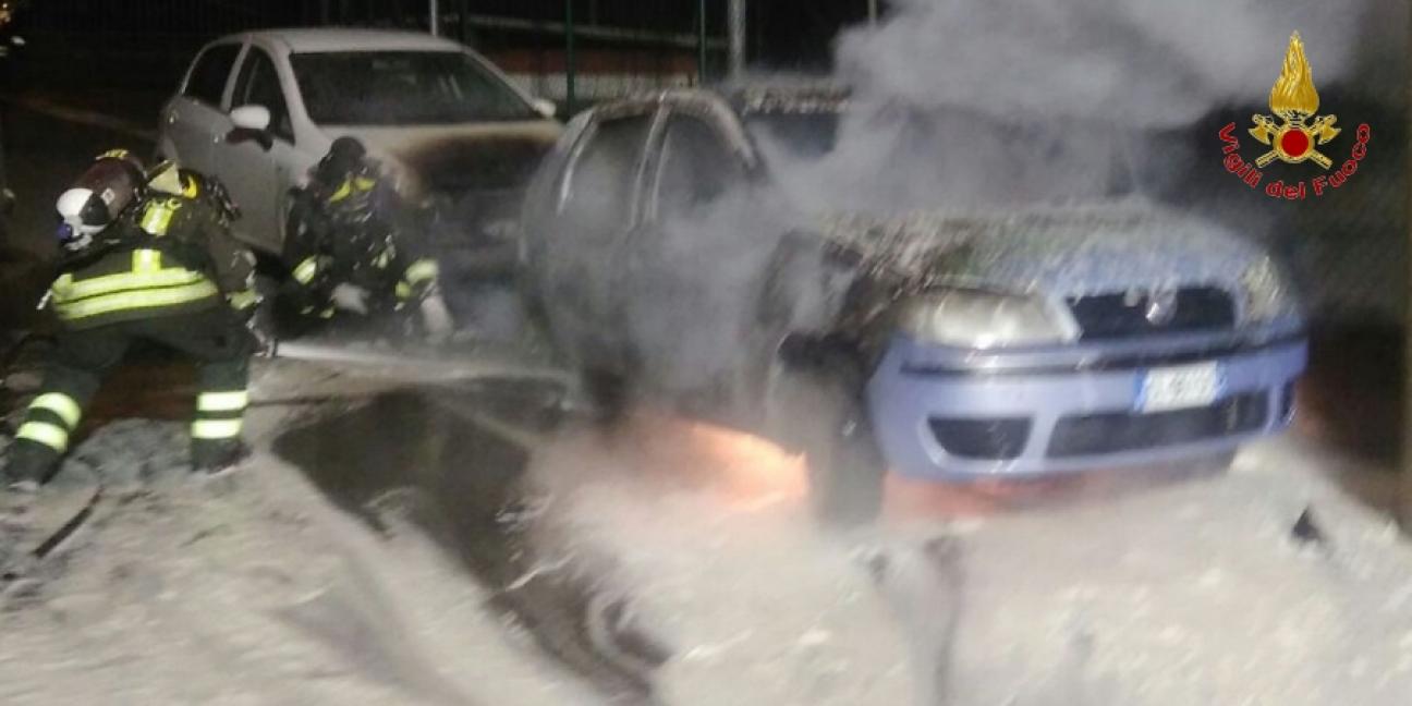 Lecco, incendi autovetture in due comuni della provincia