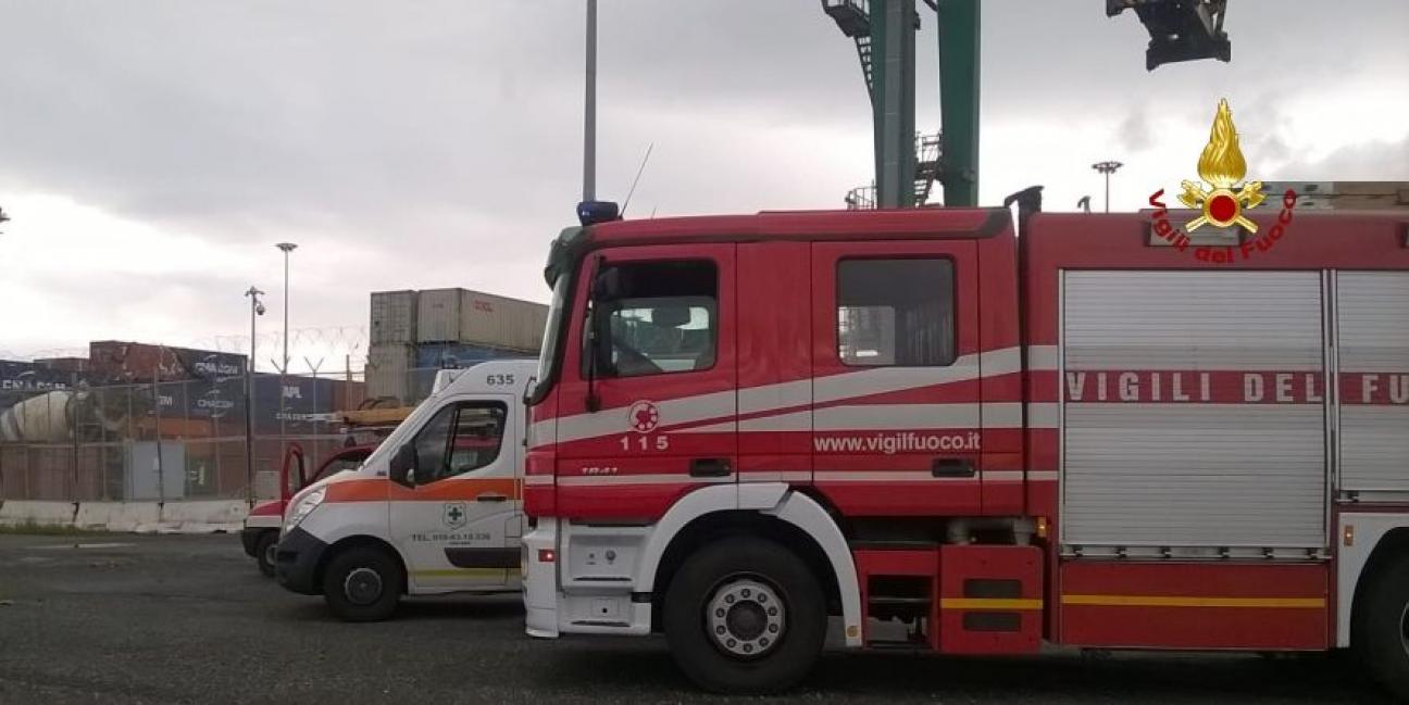 Genova, soccorso un anziano caduto sugli scogli a Voltri
