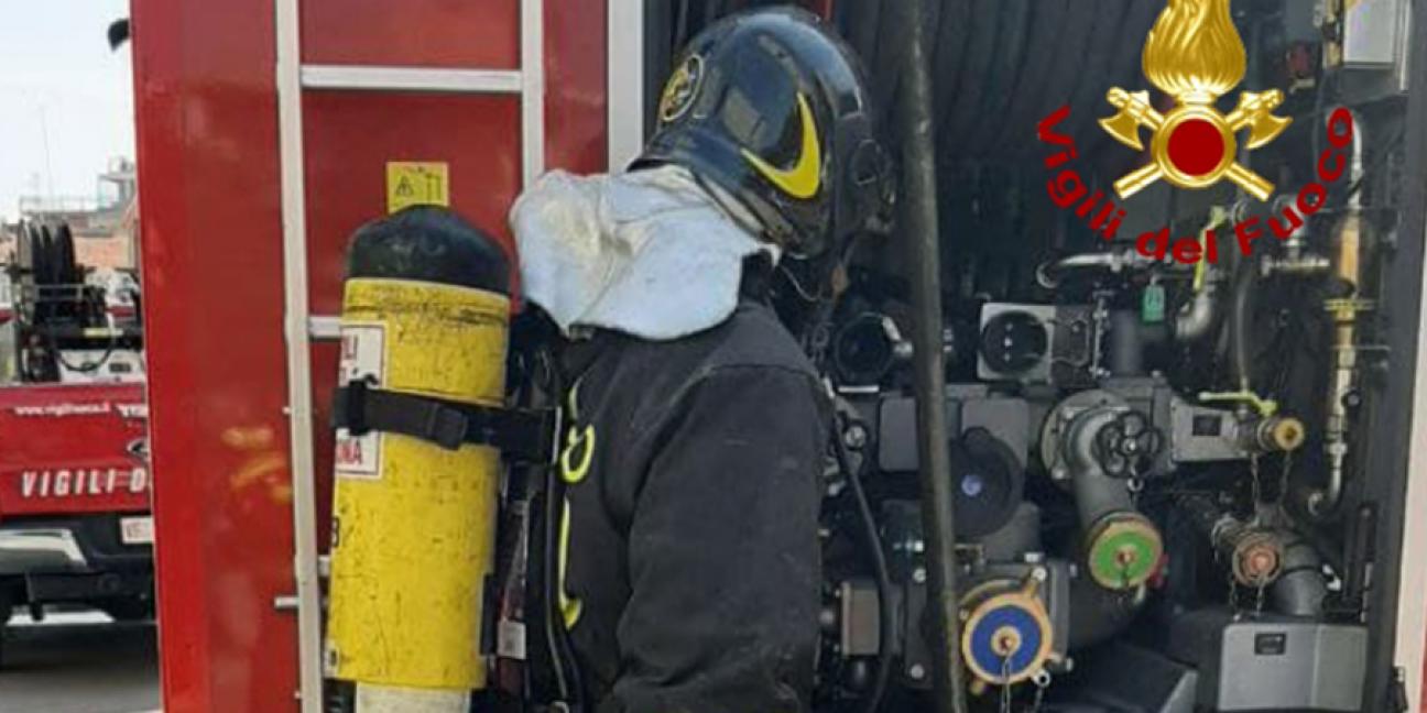 Ancona, interventi per cantina in fiamme e soccorso in mare