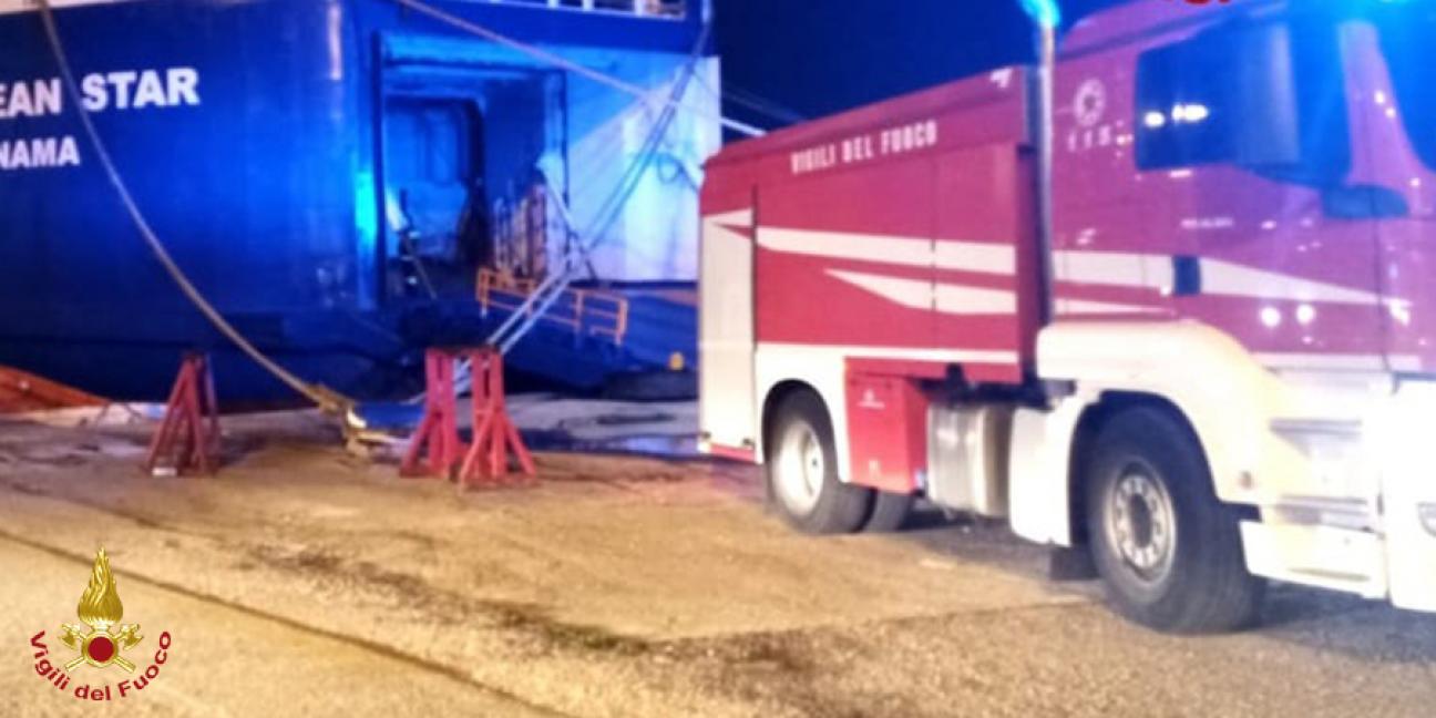 Brindisi, incendio su nave ormeggiata per manutenzione