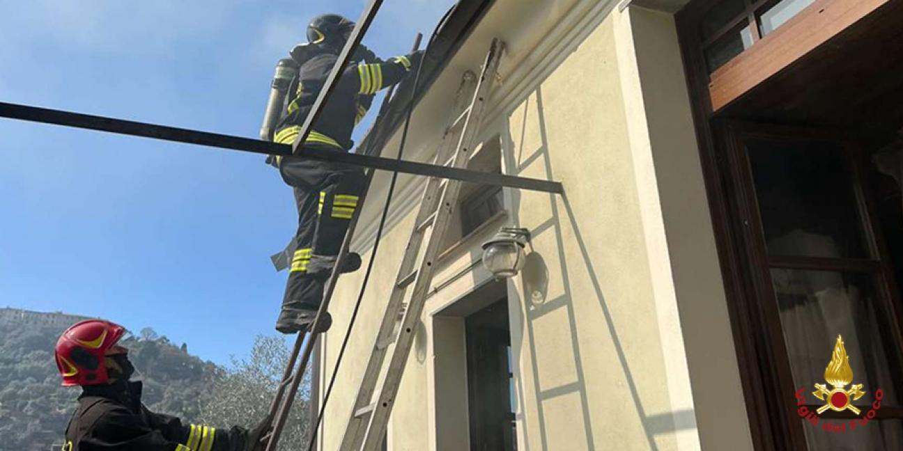 Genova, incendio in una villetta di tre piani