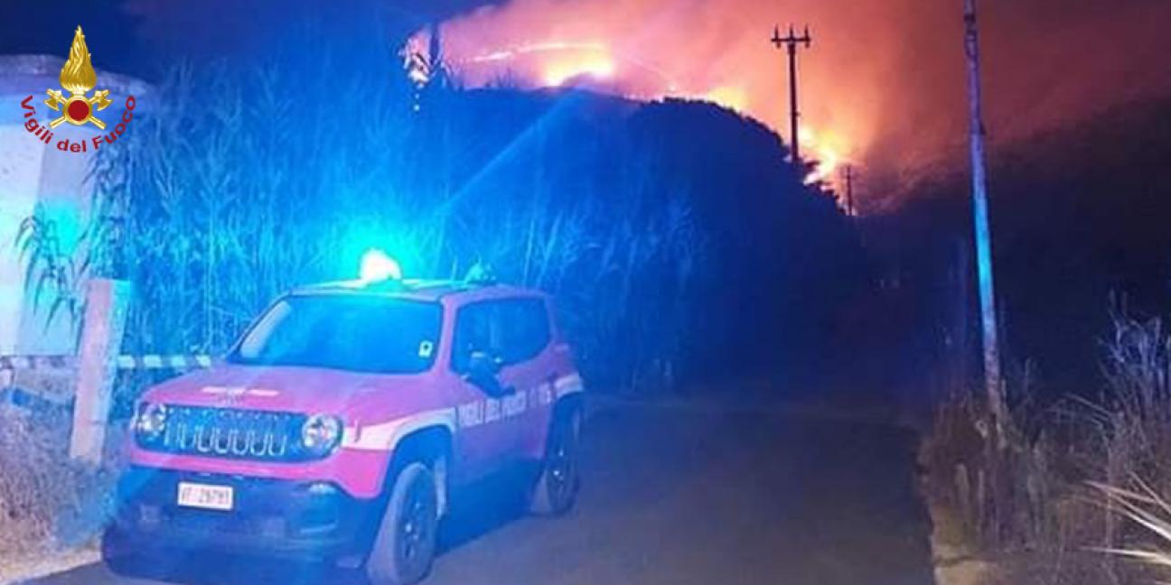 Caserta, incendio bosco a Sessa Aurunca
