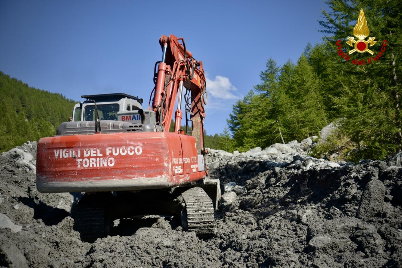 Torino, frana in Valle Argentera soccorsi dai Vigili del fuoco automobilisti e campeggiatori