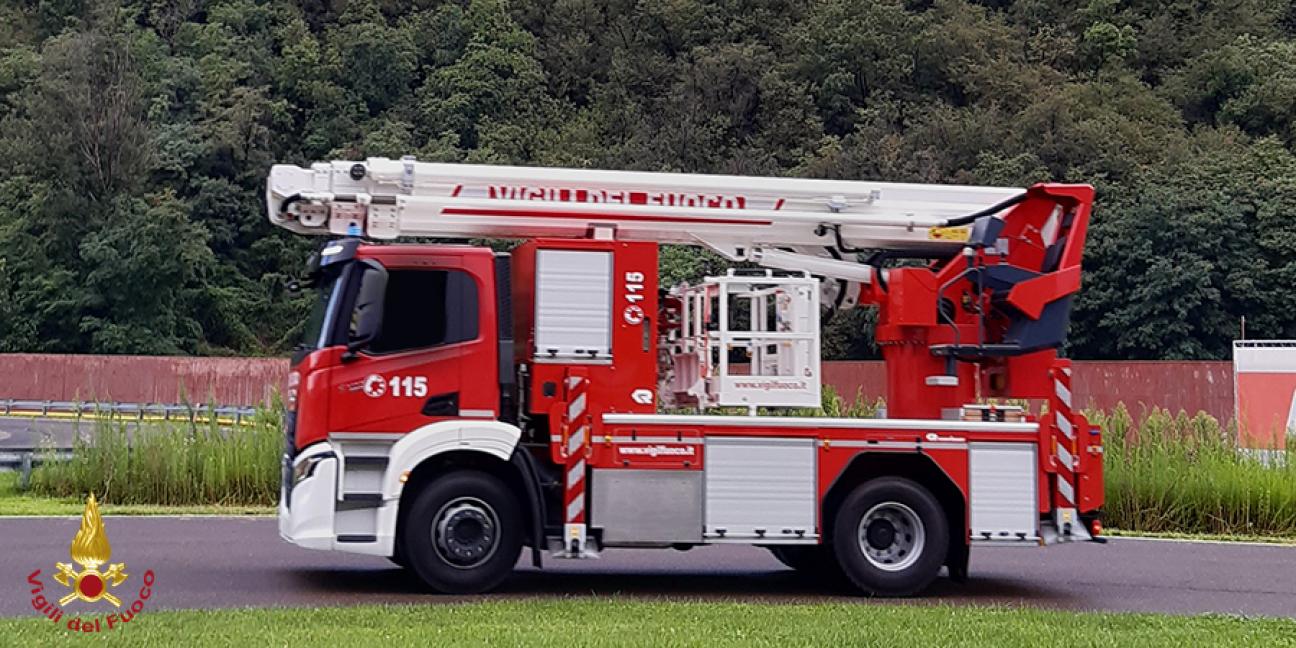 Bologna, in dotazione una nuova piattaforma idraulica antincendio. Le parole del Sottosegretario Prisco