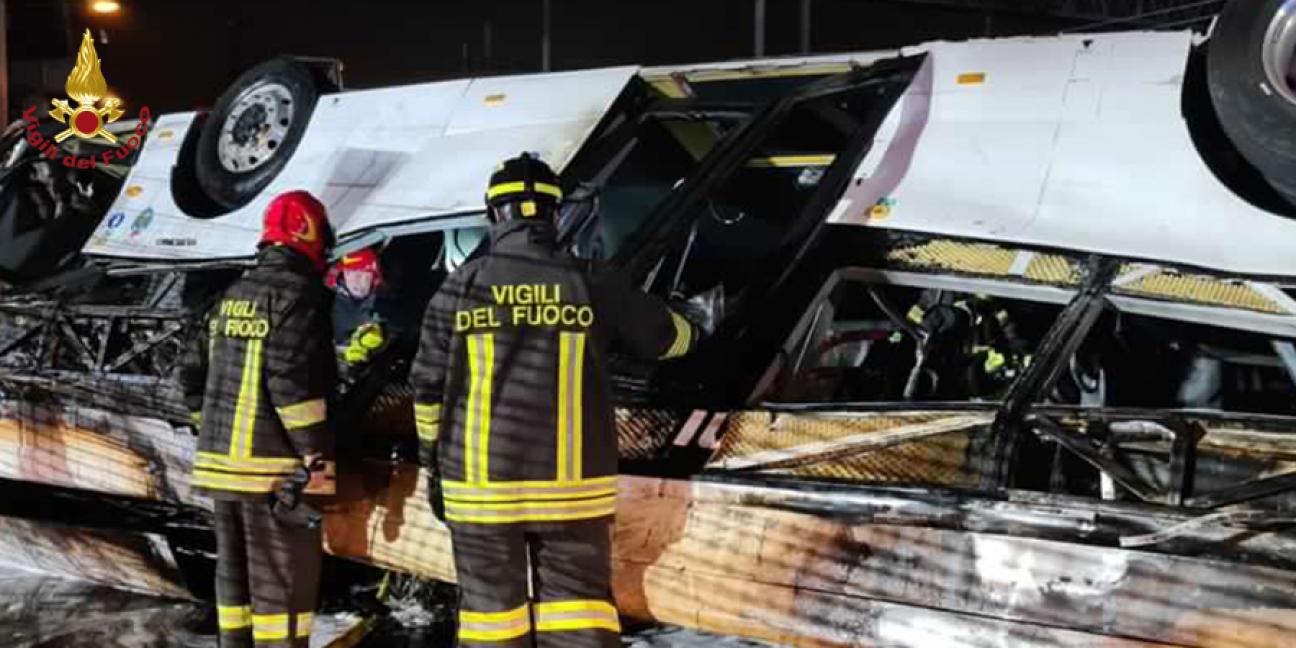 Venezia, tragico incidente: bus precipita da un viadotto a Mestre