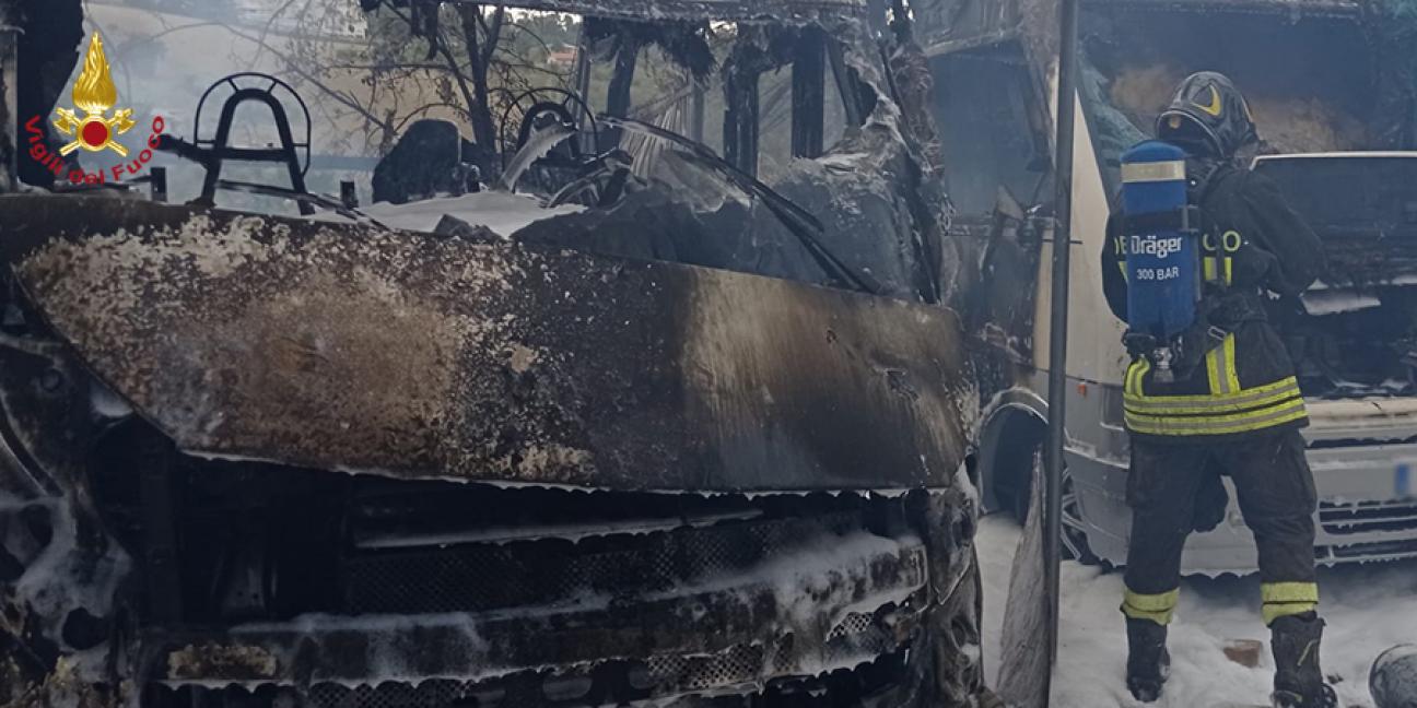 Macerata, incendio camper