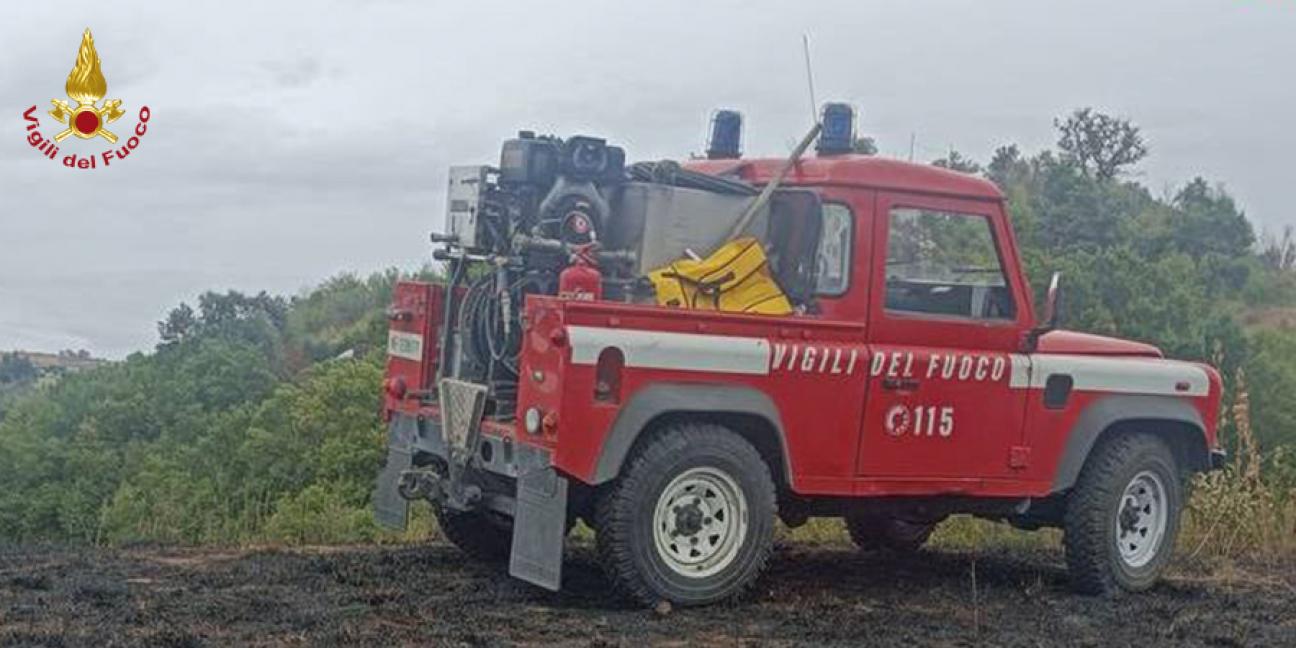 Ascoli Piceno, incendio vegetazione