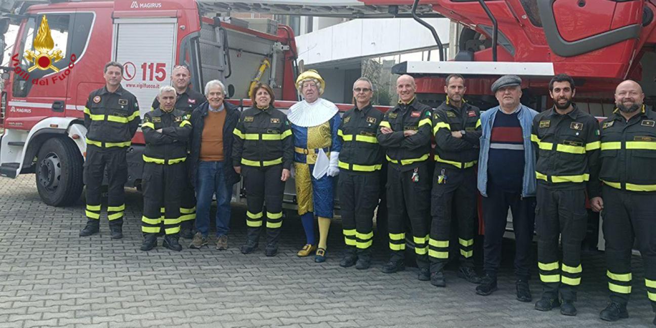 Parma, "Al Dsèvod" l'amata maschera parmigiana in visita al Comando