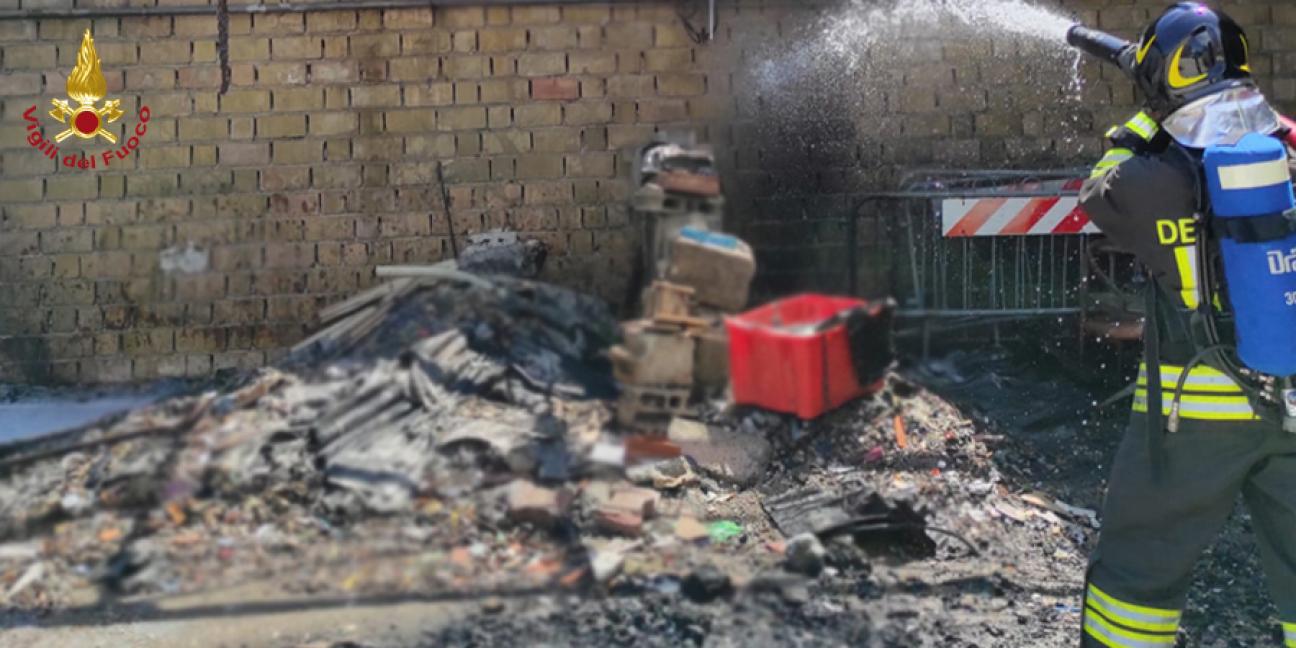Macerata, incendio capannone a Morrovalle