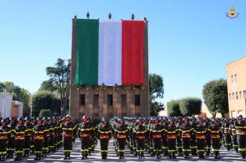 GLi allievi Vigili del fuoco del 100 corso durante la cerimonia di giuramento alle Scuole Centrali Antincendi di Roma