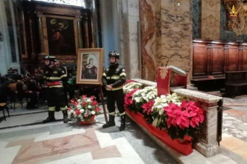 La celebrazione della messa in onore di Santa Barbara, patrona dei Vigili del fuoco