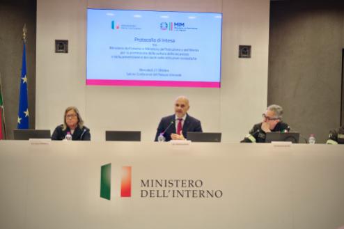 Firma del protocollo d'intesa tra il Corpo Nazionale dei Vigili del Fuoco e il Ministero dell'Istruzione e del Merito al Viminale, il 21 ottobre 2026