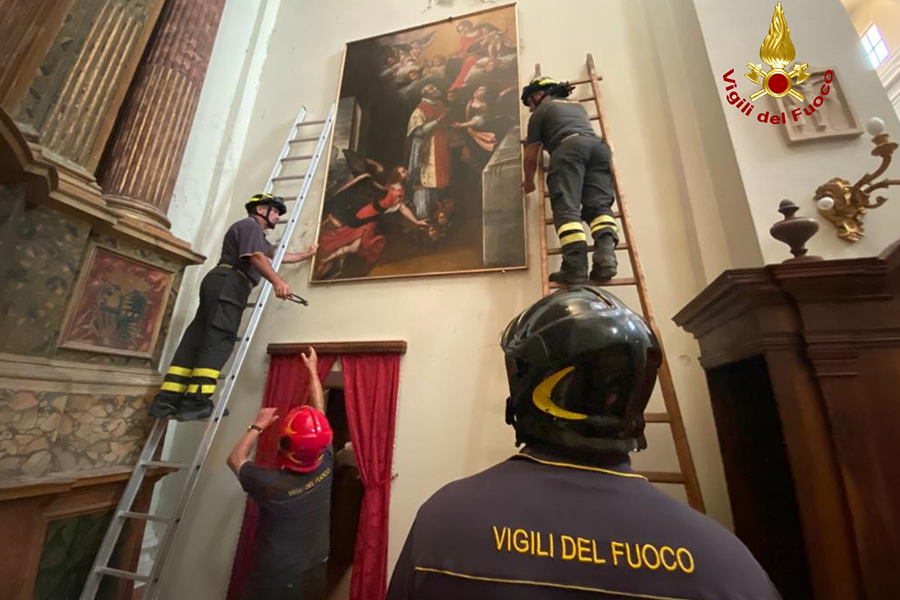 La rimozione delle opere d'arte dalla chiesa di San Filippo Neri a Ripatransone