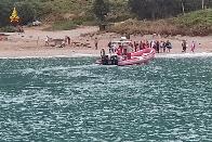 Il recupero del gruppo di 32 persone rimasto bloccato sulla spiaggia di Mezzavalle